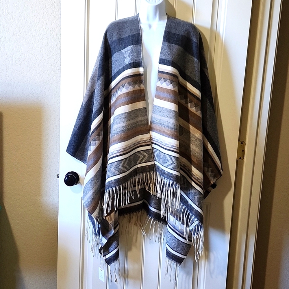 Womens Ruana shawl wrap NWT One Size